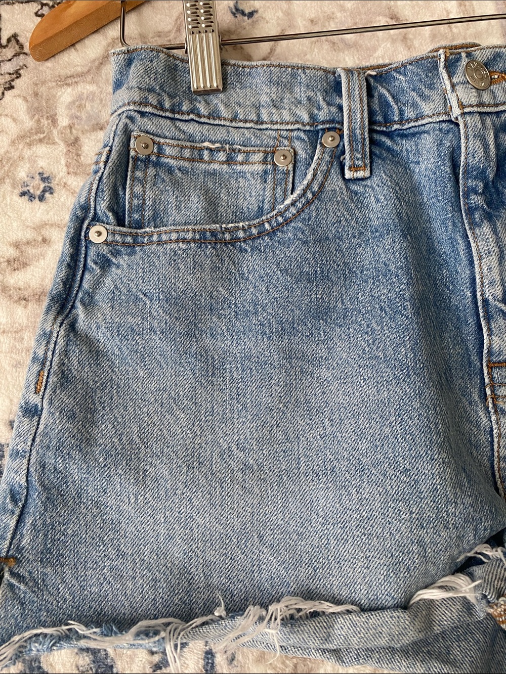NWOT Madewell High Rise Relaxed Distressed Denim Shorts - Picture 3 of 9